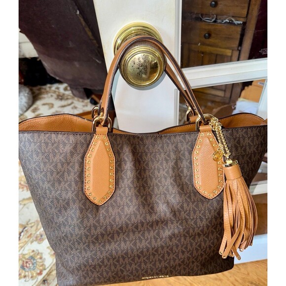 Michael Kors Signature Brooklyn Bag - Picture 1 of 3